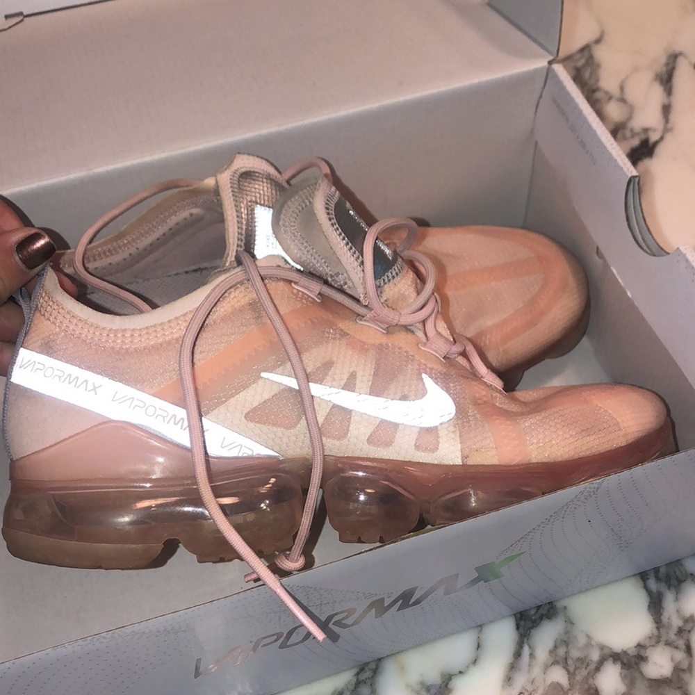 pink nike women’s vapormax 2019s